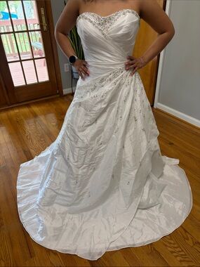 Mary's Bridal NWOT Beaded Strapless Wedding Dress‎ Size 10 Style 2791